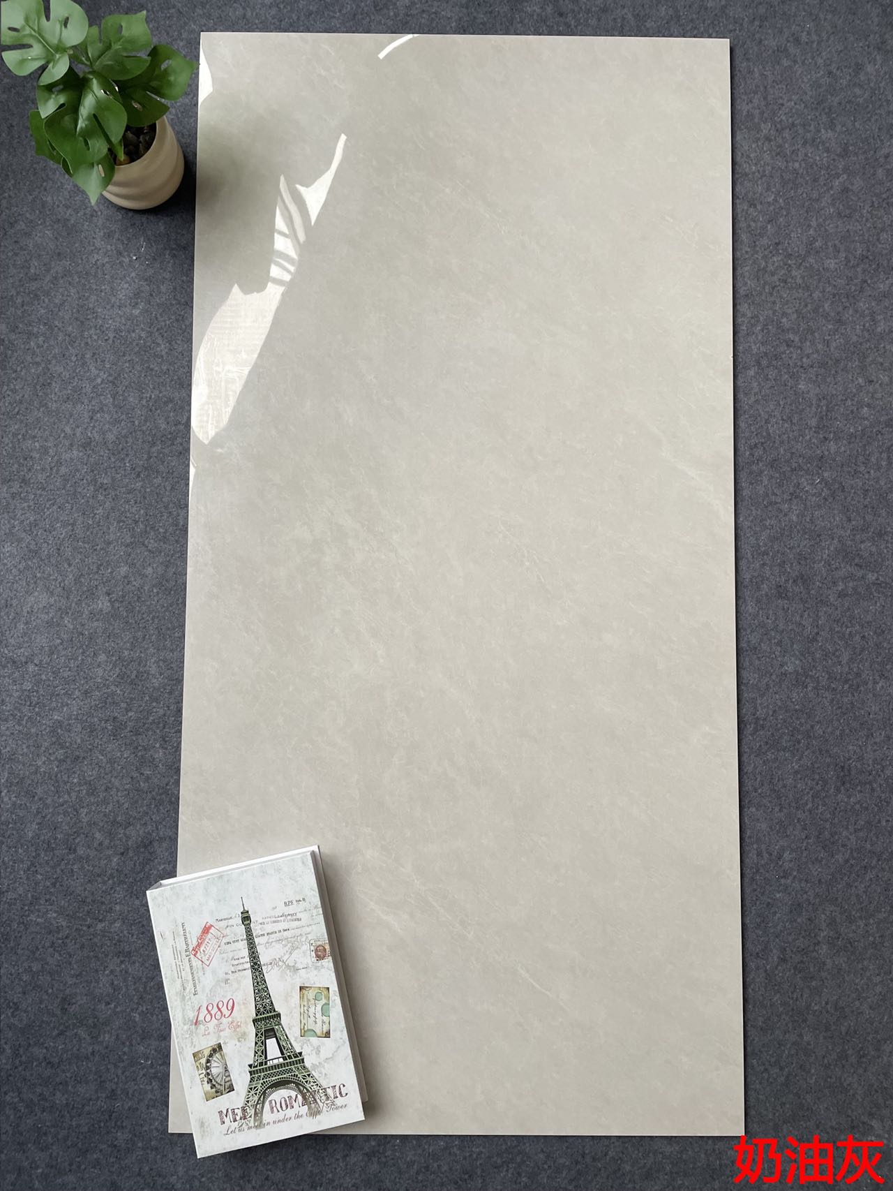 亮光 超晶通体大理石 GTL1261911奶油灰 一石五面 自由连纹 亮光通体